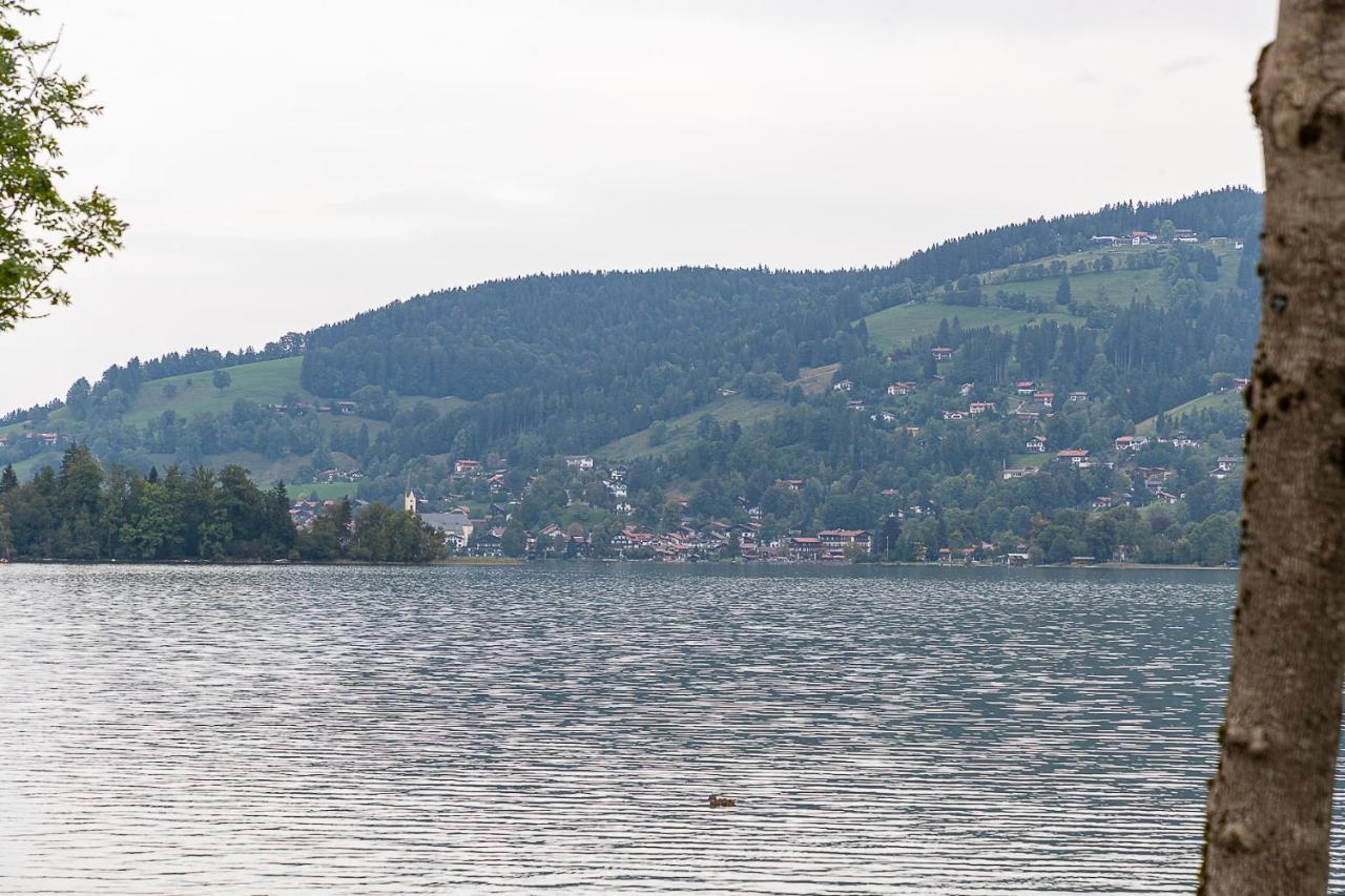 Vip Deluxe 107Qm Auf Zwei Etagen 1 Dopplezimmer Eg 1 Doppelzimmer Auf Der Galerie Sowie 2 Badezimmer Und Komplette Kueche Mit Mikrowelle Und Backofen Ideal Fuer 1 Bis 6 Gaeste Direkter Blick Auf Garten Und Bergblick Alles Nur Nicht 0815 Apartment Schliersee Bagian luar foto